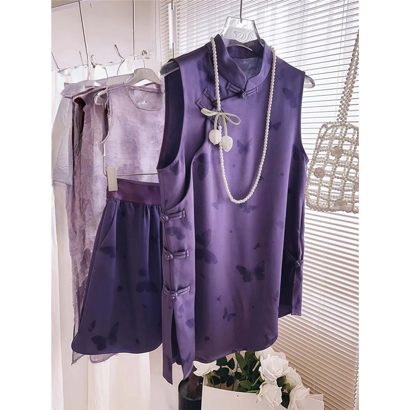 Фиолетовый атласный летний комплект с принтом бабочки, женский комплект из 2 предметов, костюм без рукавов с разрезом по бокам, блузка на пуговицах в виде лягушки, свободная 
Фиолетовый атласный летний комплект с принтом бабочки, женский комплект из 2 предметов, костюм без рукавов с разрезом по бокам, блузка на пуговицах в виде лягушки, свободная