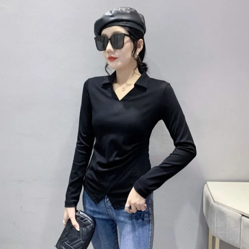 Коллекция Осень-Зима 2026: Женская укороченная футболка-поло с V-образным вырезом, приталенная, из хлопка
Коллекция Осень-Зима 2026: Женская укороченная футболка-поло с V-образным вырезом, приталенная, из хлопка 