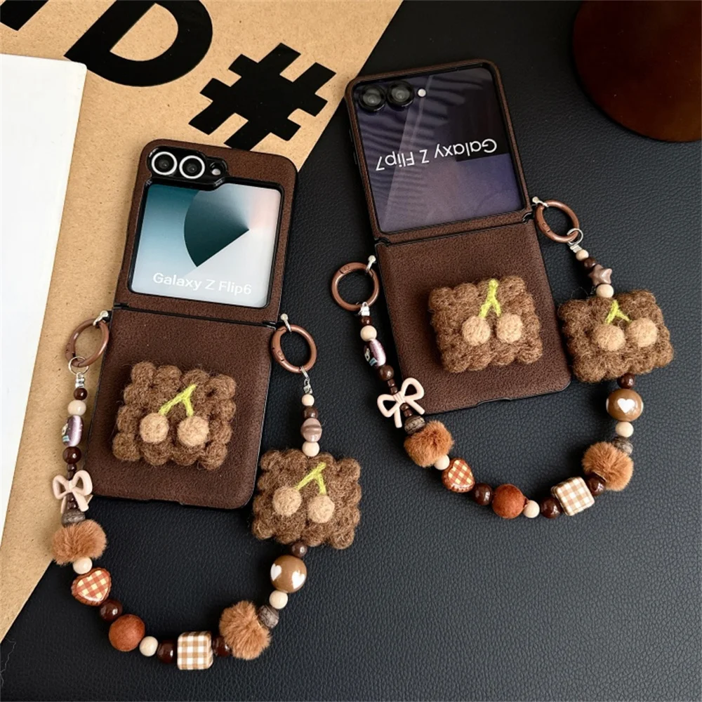 Модный коричневый плюшевый чехол для телефона с вишней для Samsung Z Flip 7 6 5 4 3 ZFlip5 с противоударными защитными чехлами с цепочкой для ZFlip
Модный коричневый плюшевый чехол для телефона с вишней для Samsung Z Flip 7 6 5 4 3 ZFlip5 с противоударными защитными чехлами с цепочкой для ZFlip