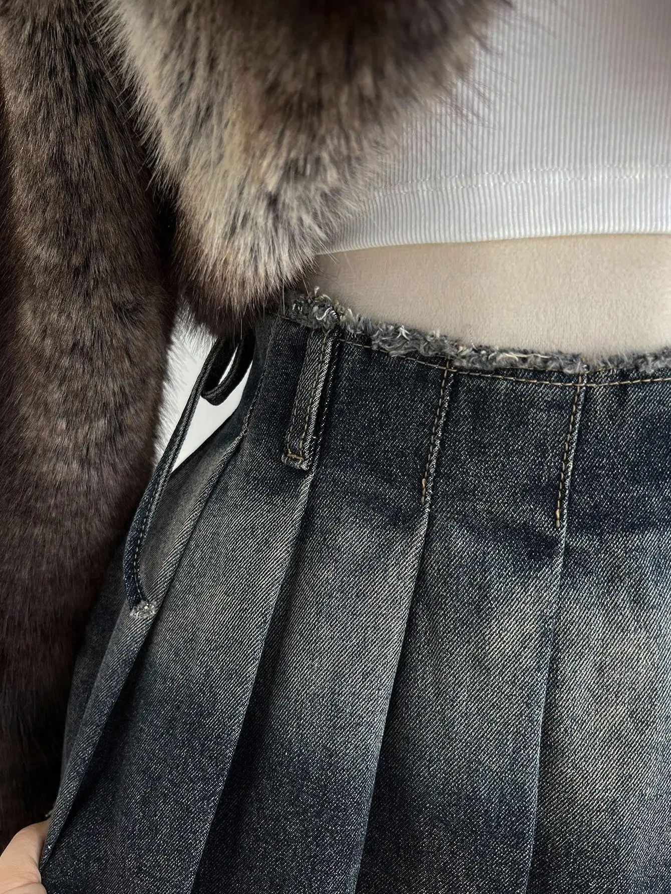 Women's Washed Ombre Pleated Denim Skirt With Ruffles And Drawstring Waist
Women's Washed Ombre Pleated Denim Skirt With Ruffles And Drawstring Waist