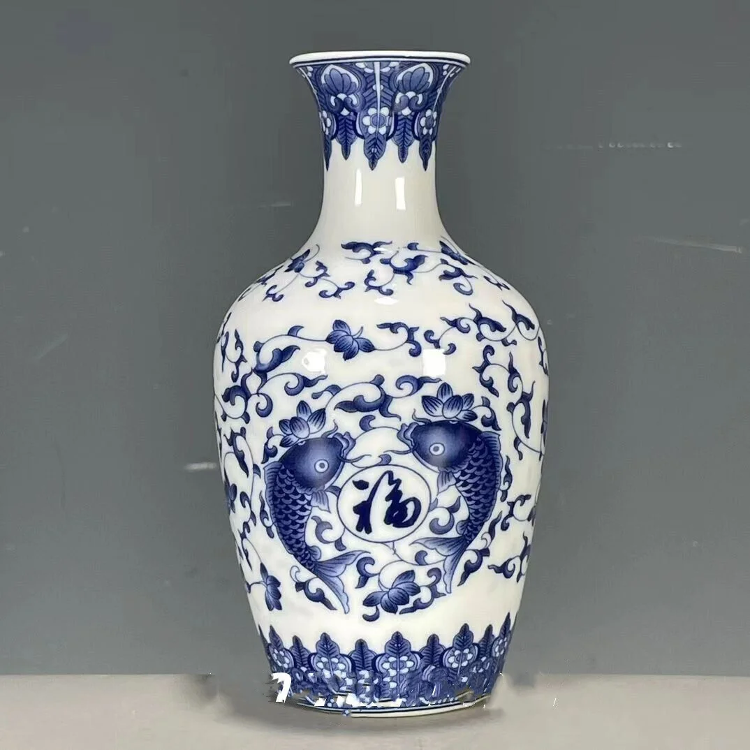 Exquisite Porcelain Blue and White Porcelain Double Fish Pattern Vase Chinese Collectible
Exquisite Porcelain Blue and White Porcelain Double Fish Pattern Vase Chinese Collectible
