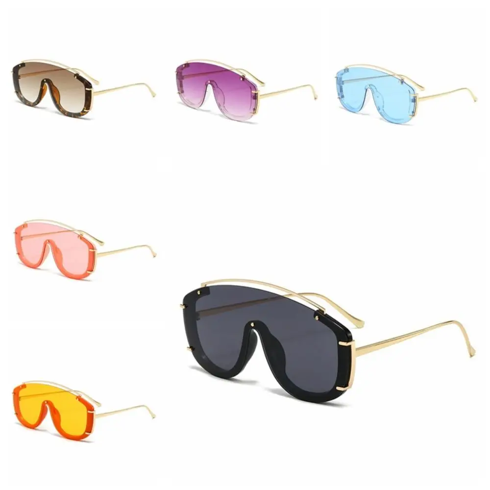 New Luxury Metal Design Gradient Sunglasses Oversize Design Leopard Print Sports Shades Stylish Gradient Oversize Sunglasses
New Luxury Metal Design Gradient Sunglasses Oversize Design Leopard Print Sports Shades Stylish Gradient Oversize Sunglasses