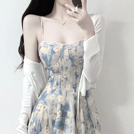 Blue Floral Oil Painting Halter Dress Women's Summer Fairy Tale Forest System High Quality Sensation Tea Break Gown French St...
Blue Floral Oil Painting Halter Dress Women's Summer Fairy Tale Forest System High Quality Sensation Tea Break Gown French St...