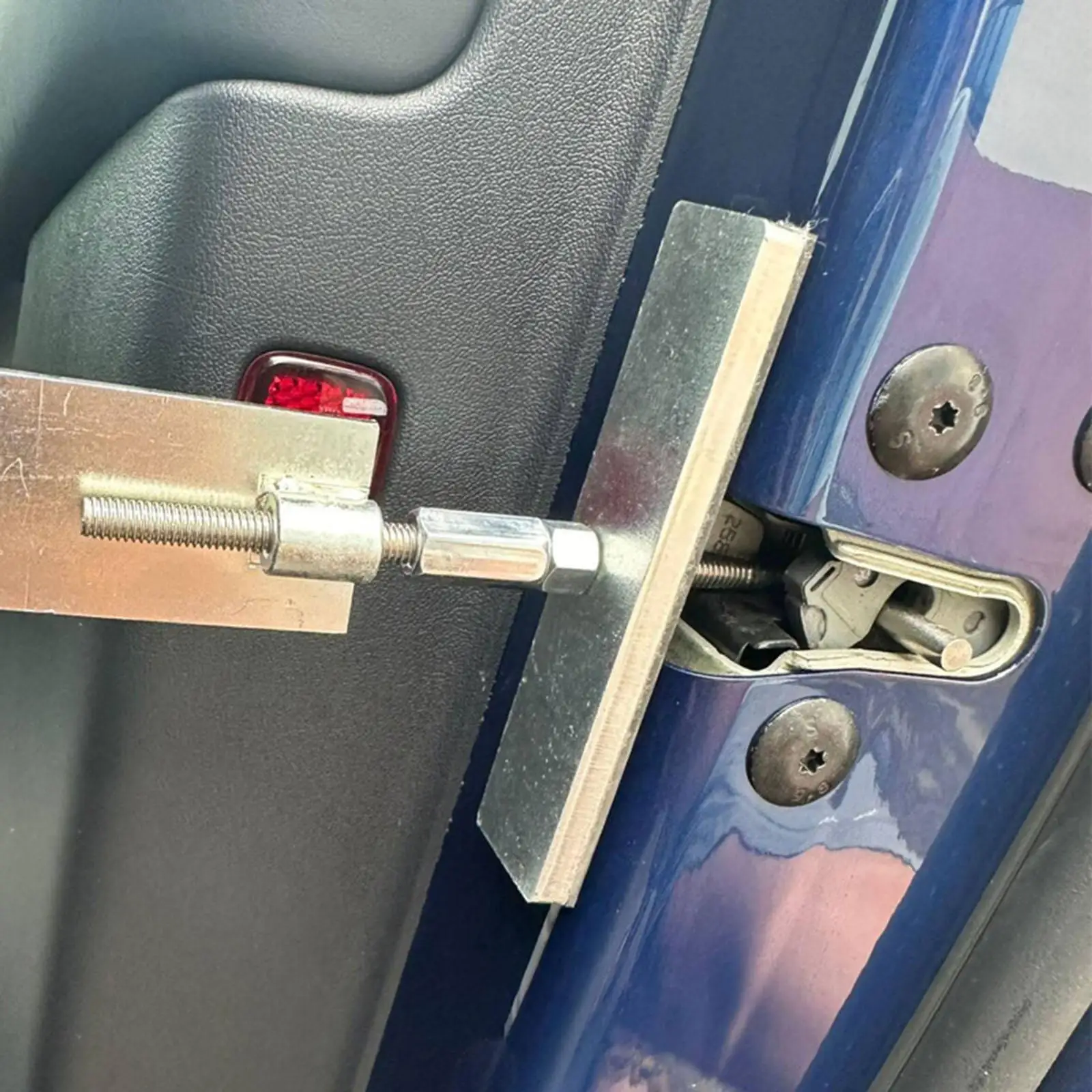 Car Door Support Tool Retractable Trunk Lid Holder Automotive Special Tools for Car Repair Garage Use
Car Door Support Tool Retractable Trunk Lid Holder Automotive Special Tools for Car Repair Garage Use