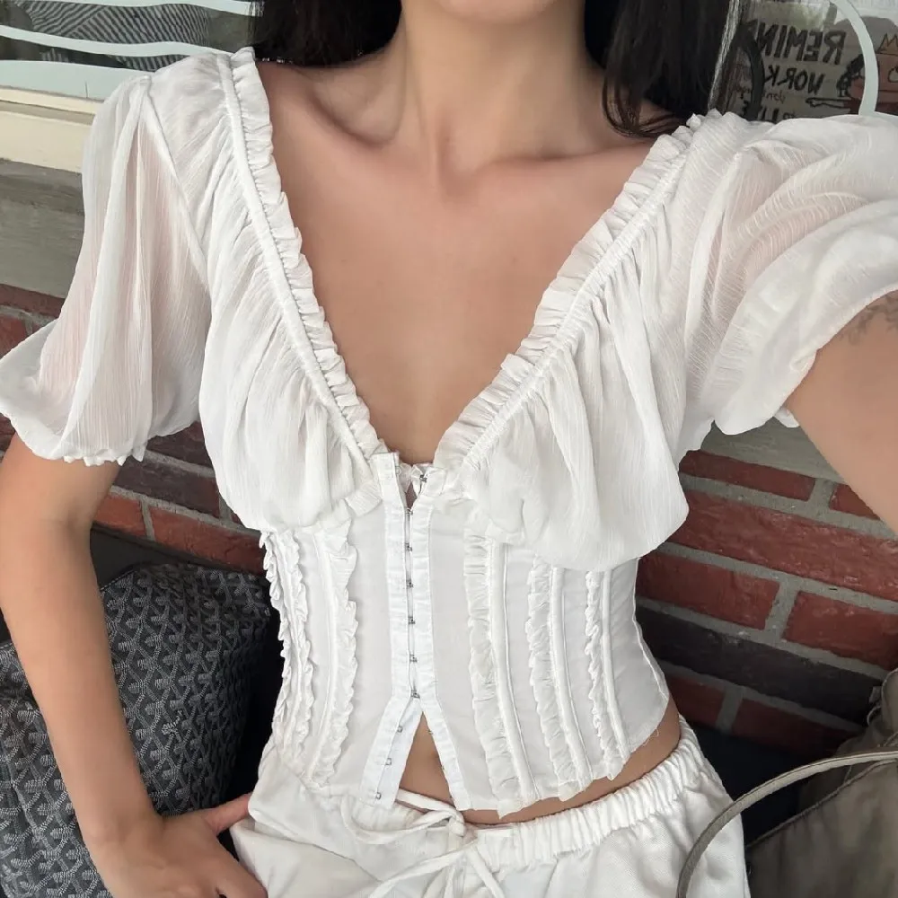Sweet White Embroidery Hollow Out Hole Splice Lace Elastic U Collar Short Sleeve Shirt Women Center Buttons Slim Crop Tops
Sweet White Embroidery Hollow Out Hole Splice Lace Elastic U Collar Short Sleeve Shirt Women Center Buttons Slim Crop Tops
