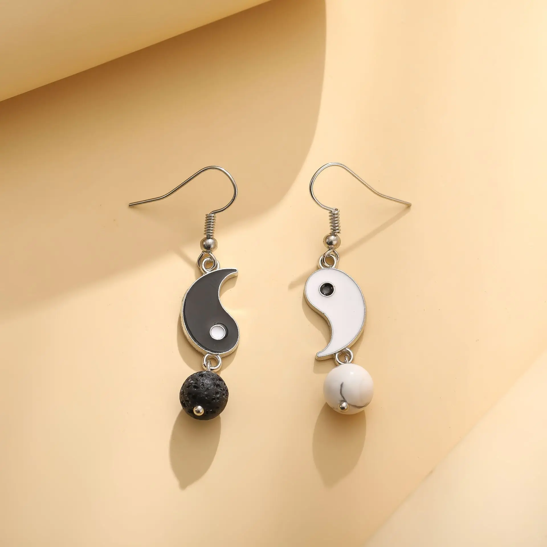 Black White Tai Chi Gossip Earrings Chinese Style Dangle Earrings Alloy Enamel Hook Minimalist Fashion Ear Jewelry for Women
Black White Tai Chi Gossip Earrings Chinese Style Dangle Earrings Alloy Enamel Hook Minimalist Fashion Ear Jewelry for Women