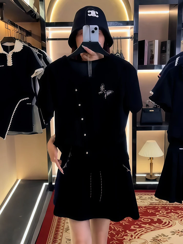 Модный корейский женский комплект из двух предметов: летний повседневный наряд для работы и отдыха, с V-образным вырезом, на пуговицах, из полиэстера...
Модный корейский женский комплект из двух предметов: летний повседневный наряд для работы и отдыха, с V-образным вырезом, на пуговицах, из полиэстера...