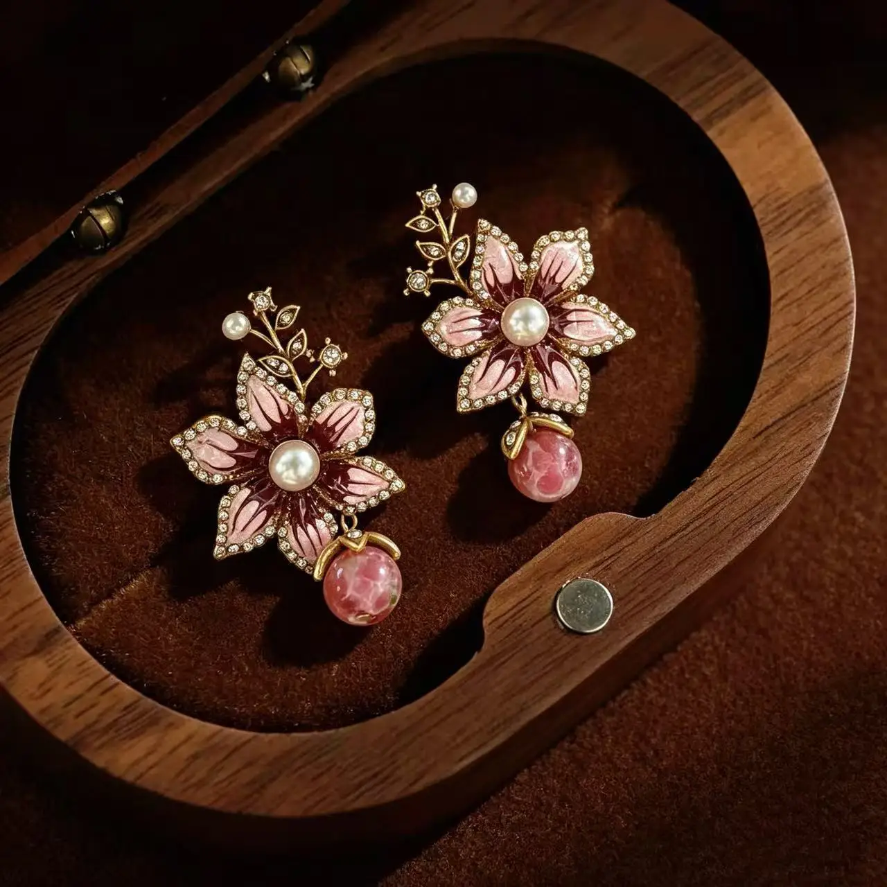 Vintage Medieval Enamel Flower Earrings French Heavy Industry Stone Pendant Light Luxury Retro Palace Earrings
Vintage Medieval Enamel Flower Earrings French Heavy Industry Stone Pendant Light Luxury Retro Palace Earrings