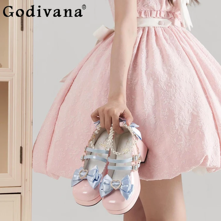Original Lolita Sweet Girl Bow High Heels Pearl Chain Color Matching Small Leather Shoes Fashion Mary Jane Women's Single Shoes
Original Lolita Sweet Girl Bow High Heels Pearl Chain Color Matching Small Leather Shoes Fashion Mary Jane Women's Single Shoes