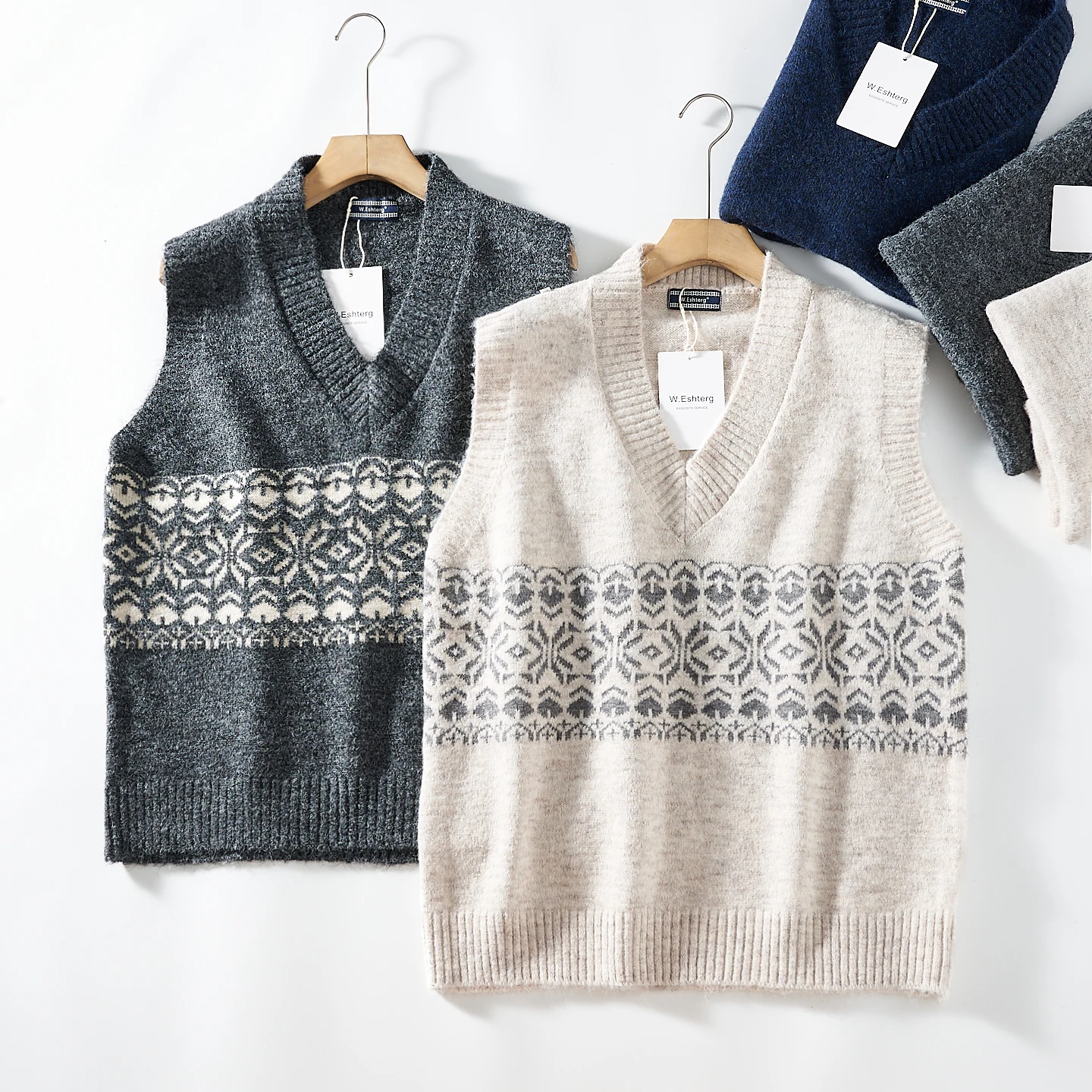 Autumn And Winter New Japanese Retro Wool V-neck Sleeveless Knitted Sweater Men's Fashion Pullover Sweater Loose Keep Warm Vest
Autumn And Winter New Japanese Retro Wool V-neck Sleeveless Knitted Sweater Men's Fashion Pullover Sweater Loose Keep Warm Vest