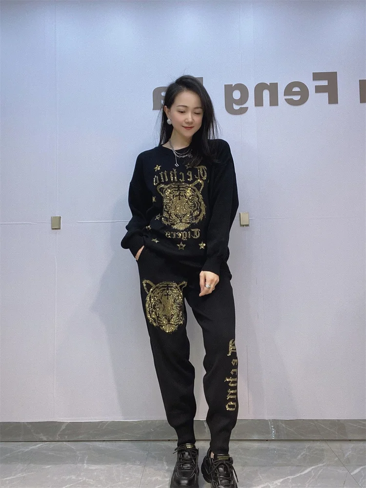 Women's round Neck Tiger Head Knitted Sweater Set Casual Loose Fit Spring Autumn Fashion Diamond Embedded Two-Piece Ensemble
Women's round Neck Tiger Head Knitted Sweater Set Casual Loose Fit Spring Autumn Fashion Diamond Embedded Two-Piece Ensemble