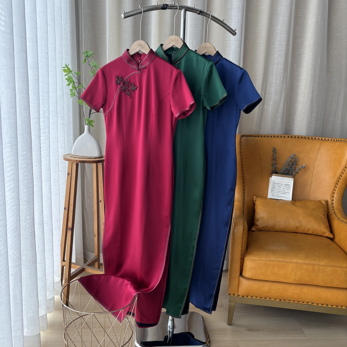 Double Layer Silk Vintage Chinese Style Color Silk Satin Slimming Dress Short Sleeve Midi Skirt
Double Layer Silk Vintage Chinese Style Color Silk Satin Slimming Dress Short Sleeve Midi Skirt