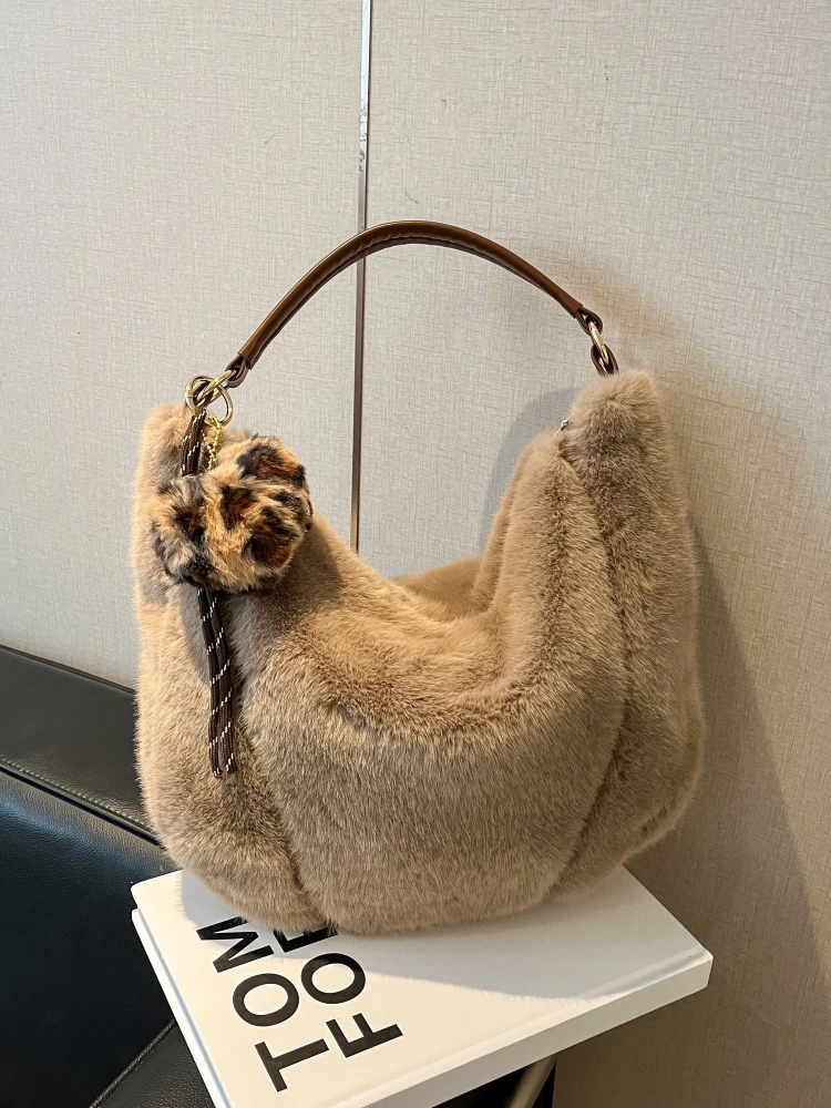 Trendy Large Capaci Fluffy Underarm Bag for Women Autumn Winter Faion Versatile Single oulder Commuter Tote Bag
Trendy Large Capaci Fluffy Underarm Bag for Women Autumn Winter Faion Versatile Single oulder Commuter Tote Bag