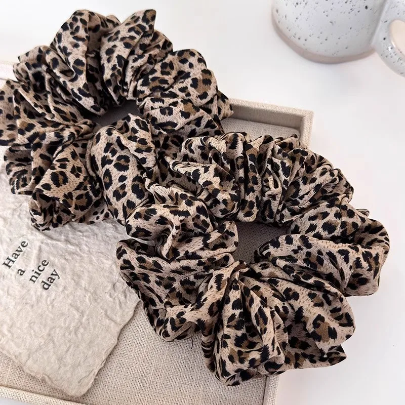 Brand New Fashion Headwear Leopard Hair Accessories for Girls and Women Slippy Scrunchies Elastic Hair Bands Pony Hair 2025
Brand New Fashion Headwear Leopard Hair Accessories for Girls and Women Slippy Scrunchies Elastic Hair Bands Pony Hair 2025