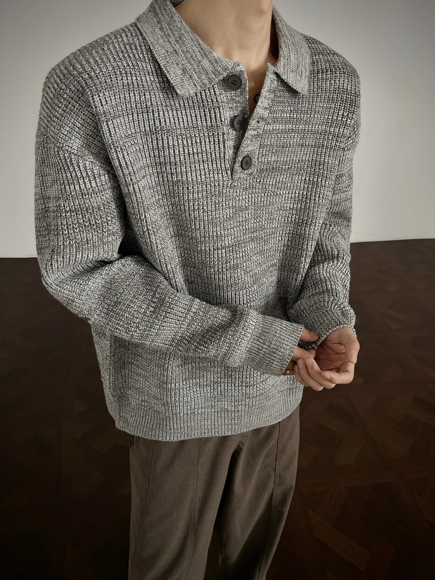 Мужской повседневный свитер из трикотажа: модный брендовый осенний свитер, универсальный, свободного кроя, для пар, обеспечивает тепло.
Мужской повседневный свитер из трикотажа: модный брендовый осенний свитер, универсальный, свободного кроя, для пар, обеспечивает тепло.