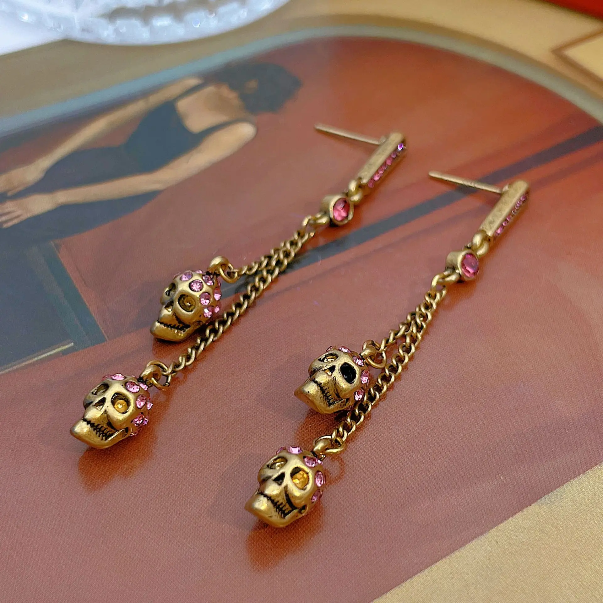 New Pink rhinestone Long Skull Tassel Earrings With Punk Style Double Layered Collarbone Chain Earrings
New Pink rhinestone Long Skull Tassel Earrings With Punk Style Double Layered Collarbone Chain Earrings