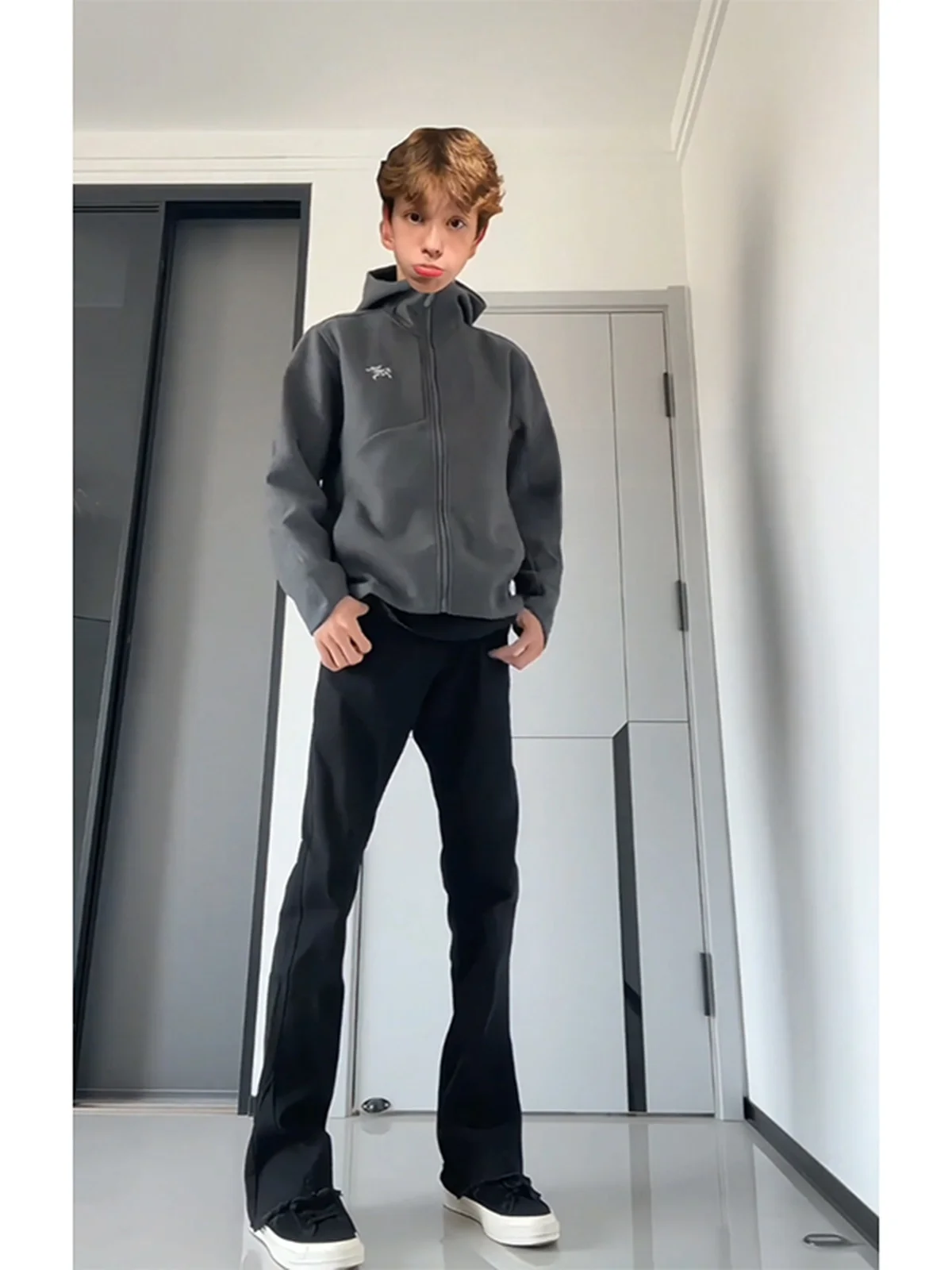 Мужские джинсы American Vibe Slim Fit Bla, весенне-осенние, в стиле High Street, с расклешенными штанинами, удлиняющие ноги, модные джинсы
Мужские джинсы American Vibe Slim Fit Bla, весенне-осенние, в стиле High Street, с расклешенными штанинами, удлиняющие ноги, модные джинсы