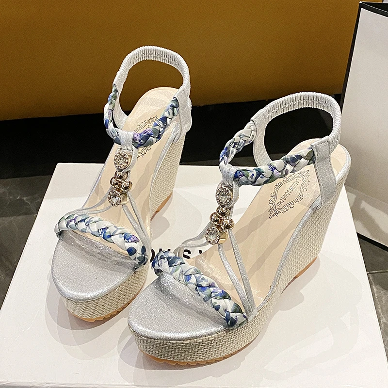 New Spring and Summer Thick-soled Wedge-worn Women's Sandals Color-blocked Open-toe Empty Fashionable Casual Women's Shoes
New Spring and Summer Thick-soled Wedge-worn Women's Sandals Color-blocked Open-toe Empty Fashionable Casual Women's Shoes