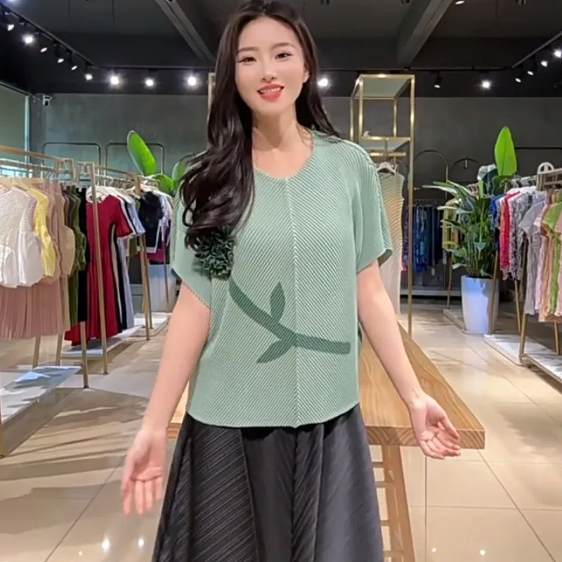 Summer New Miyake Pleated Fashion Flowers Solid Color Versatile Loose Tops Simple Plus Size with Elastic Casual Women's Clothing
Summer New Miyake Pleated Fashion Flowers Solid Color Versatile Loose Tops Simple Plus Size with Elastic Casual Women's Clothing