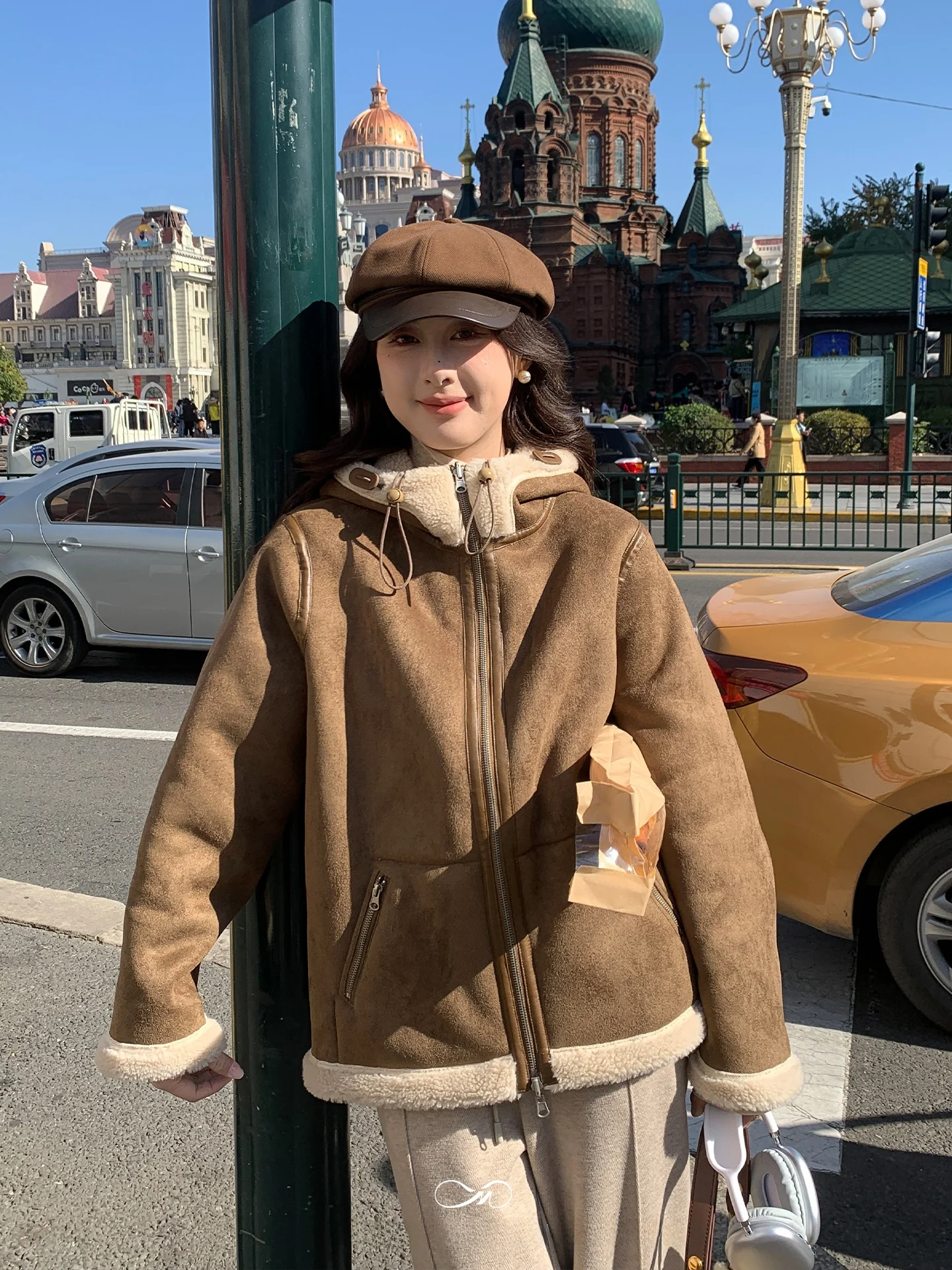 Женская двусторонняя куртка Maixi большого размера с капюшоном, из кожи и замши, зимняя, свободного кроя, с эффектом стройности
Женская двусторонняя куртка Maixi большого размера с капюшоном, из кожи и замши, зимняя, свободного кроя, с эффектом стройности