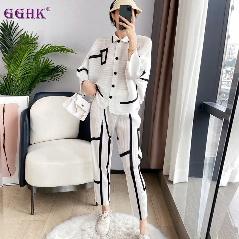 GGHK Miyake Pleated Women Suit Lapel Long Sleeve Single Breasted Vintage Design Top Fashion Casual Pants Female New Suit
GGHK Miyake Pleated Women Suit Lapel Long Sleeve Single Breasted Vintage Design Top Fashion Casual Pants Female New Suit