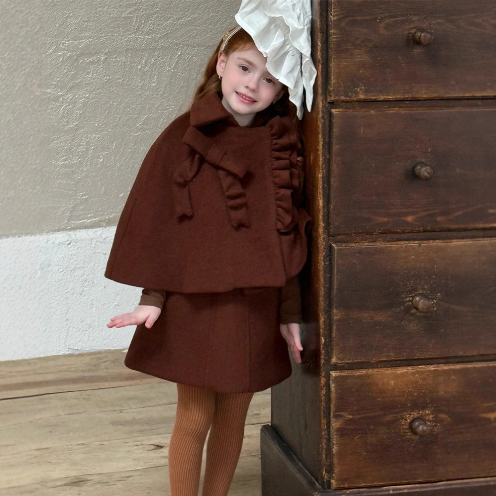Girls Suit 2025 Autumn and Winter New Children's Clothing Korean Wind Girl Baby Temperament Wool Cape Bow Skirt Two Sets
Girls Suit 2025 Autumn and Winter New Children's Clothing Korean Wind Girl Baby Temperament Wool Cape Bow Skirt Two Sets