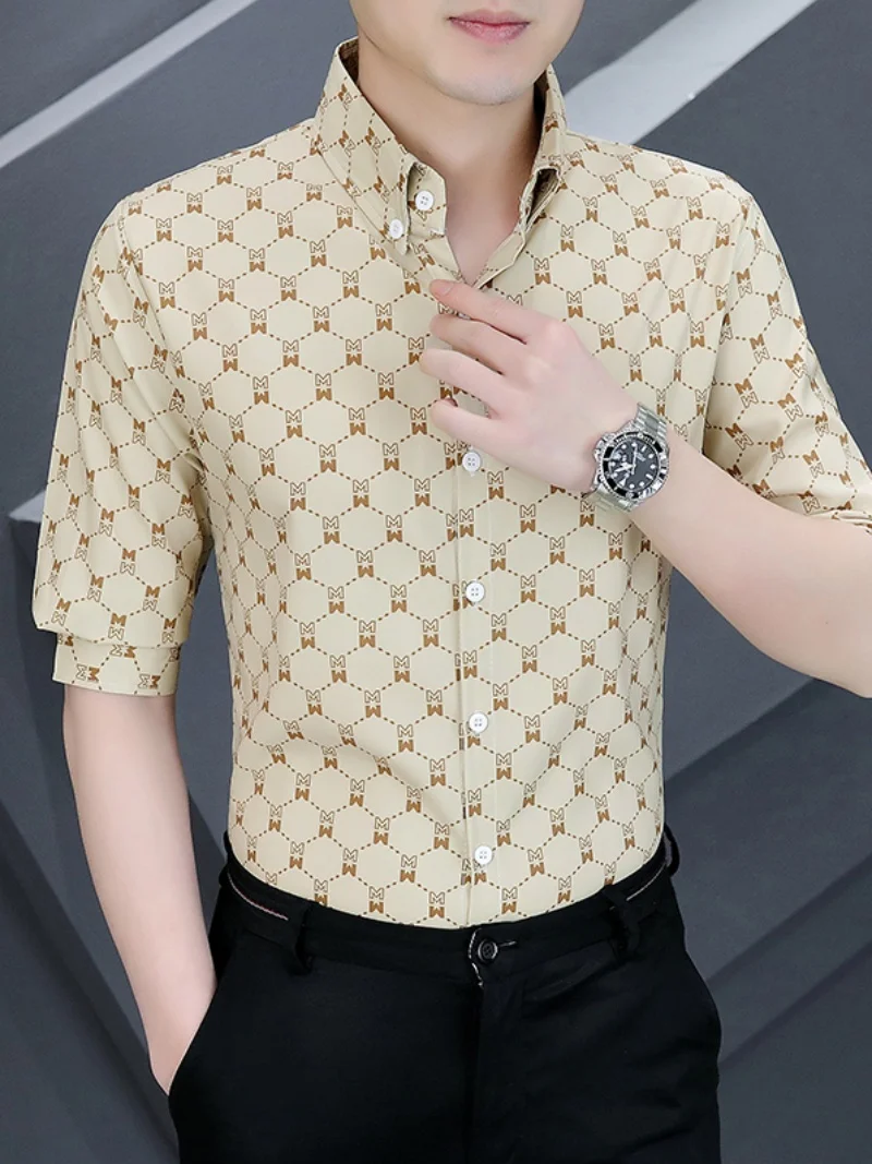 Летняя мужская рубашка Slim Fit из ледяного шелка с коротким рукавом, молодежный тренд, с геометрическим узором, тонкая, не требует глажки.
Летняя мужская рубашка Slim Fit из ледяного шелка с коротким рукавом, молодежный тренд, с геометрическим узором, тонкая, не требует глажки.