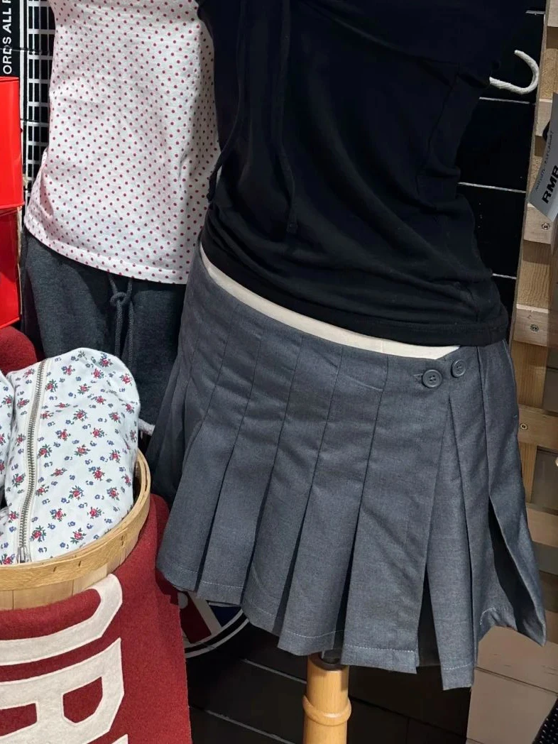 Dark Gray Mini Pleated Skirt Women Waist Buttons Simple Fashion A-line Short Faldas Summer Sweet Preppy Style Vintage Skirts Y2k
Dark Gray Mini Pleated Skirt Women Waist Buttons Simple Fashion A-line Short Faldas Summer Sweet Preppy Style Vintage Skirts Y2k