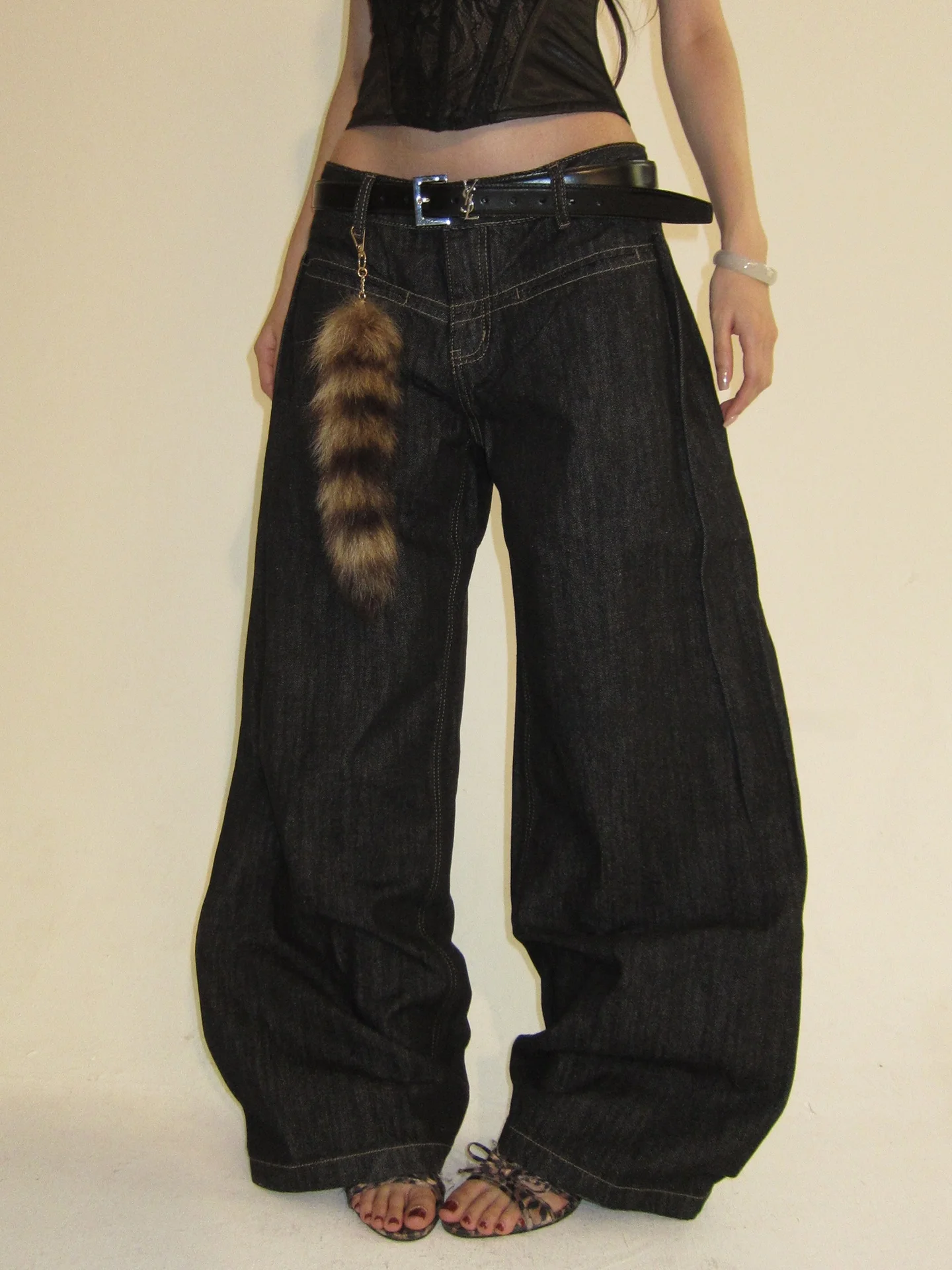 Женские джинсы с низкой посадкой, широкие штанины, американский ретро-стиль, новинка 2025 года, дизайнерский силуэт
Женские джинсы с низкой посадкой, широкие штанины, американский ретро-стиль, новинка 2025 года, дизайнерский силуэт