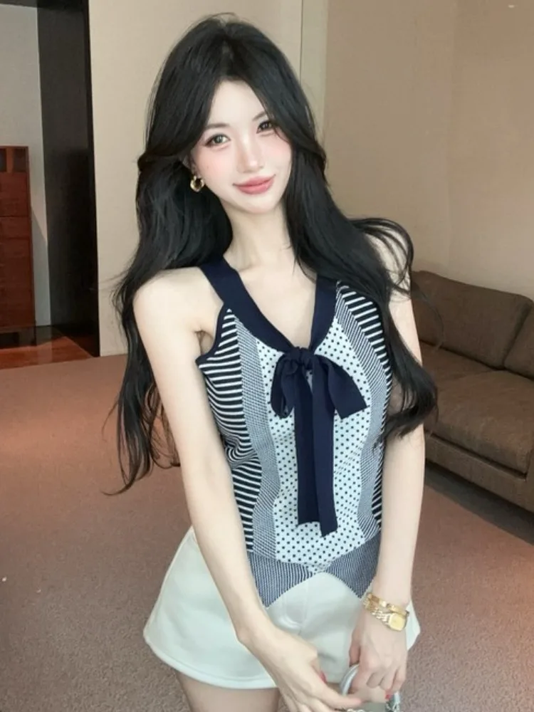 Retro Knot Color Block Sleeveless Vest Women's Summer New Design Backless Slimming Versatile Short Top
Retro Knot Color Block Sleeveless Vest Women's Summer New Design Backless Slimming Versatile Short Top