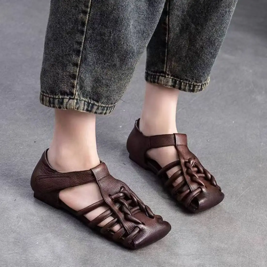 Women Leather Handwoven Closed Toe Flat Sole Sandals Summer New Soft Sole Non Slip Hollow Out Velcro Retro Casual Sandals
Women Leather Handwoven Closed Toe Flat Sole Sandals Summer New Soft Sole Non Slip Hollow Out Velcro Retro Casual Sandals