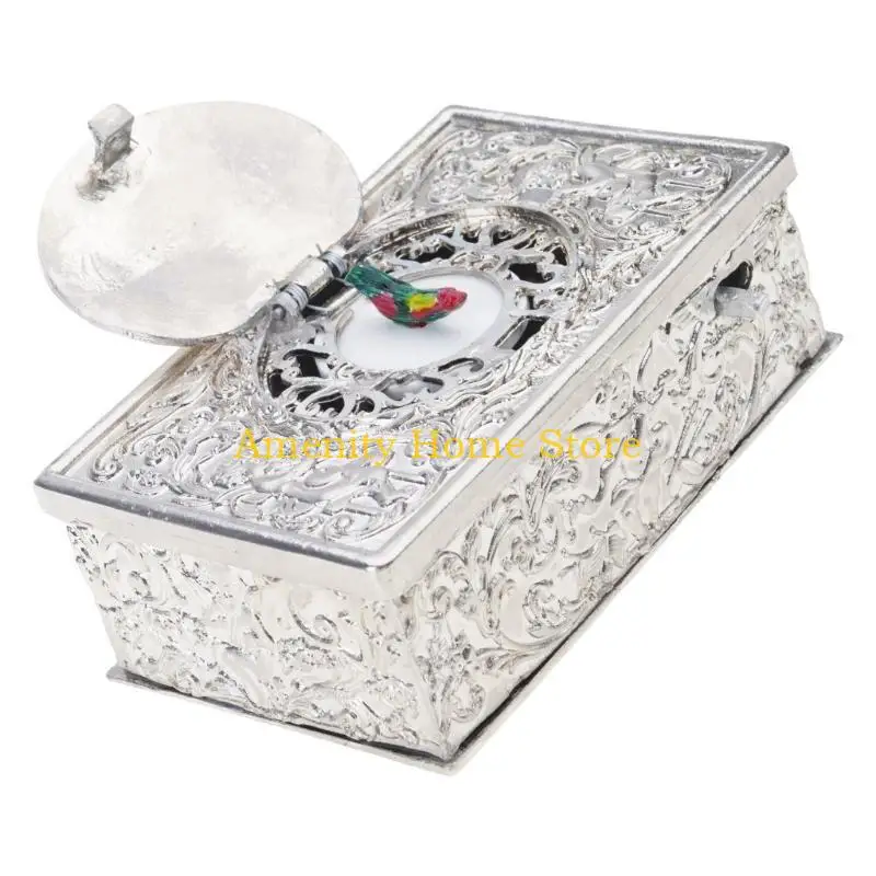 Музыкальная шкатулка F26C из сплава с поющей птицей и рельефными мотивами, подарок для украшения музыкального стола
Музыкальная шкатулка F26C из сплава с поющей птицей и рельефными мотивами, подарок для украшения музыкального стола