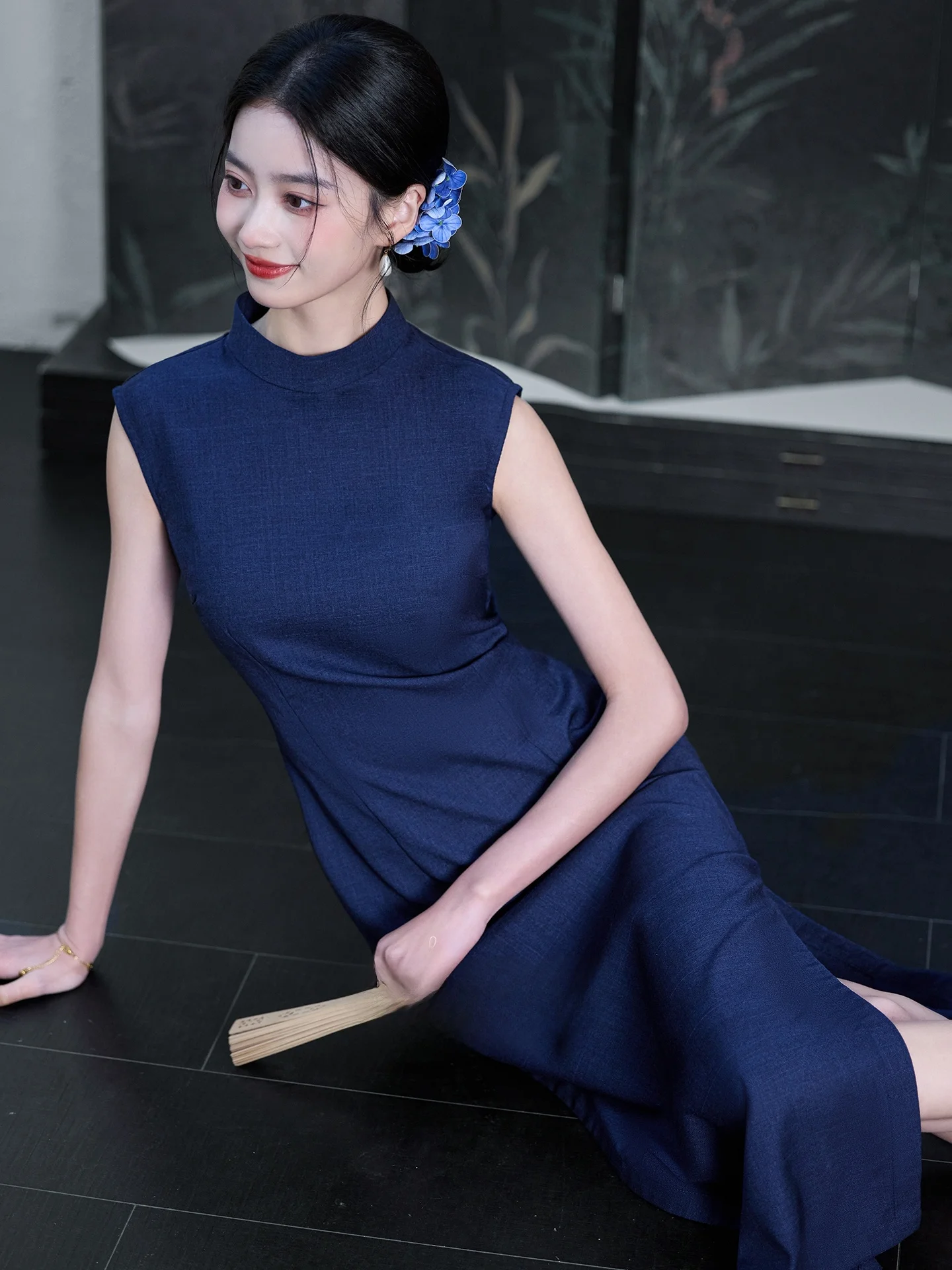 Blue Young Style Reformed Chinese New Version Qipao Women's Special Beautiful Waist-Cut Long Dress for Banquet Spring 2026
Blue Young Style Reformed Chinese New Version Qipao Women's Special Beautiful Waist-Cut Long Dress for Banquet Spring 2026