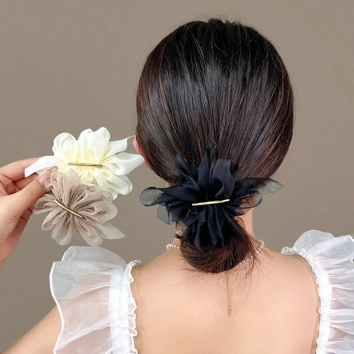 1pc Elegant Chiffon Flower Hair Clip, Medium Size Scrunchie Style Hair Accessory For Ponytail, Simple & Sophisticated Claw Clip
1pc Elegant Chiffon Flower Hair Clip, Medium Size Scrunchie Style Hair Accessory For Ponytail, Simple & Sophisticated Claw Clip
