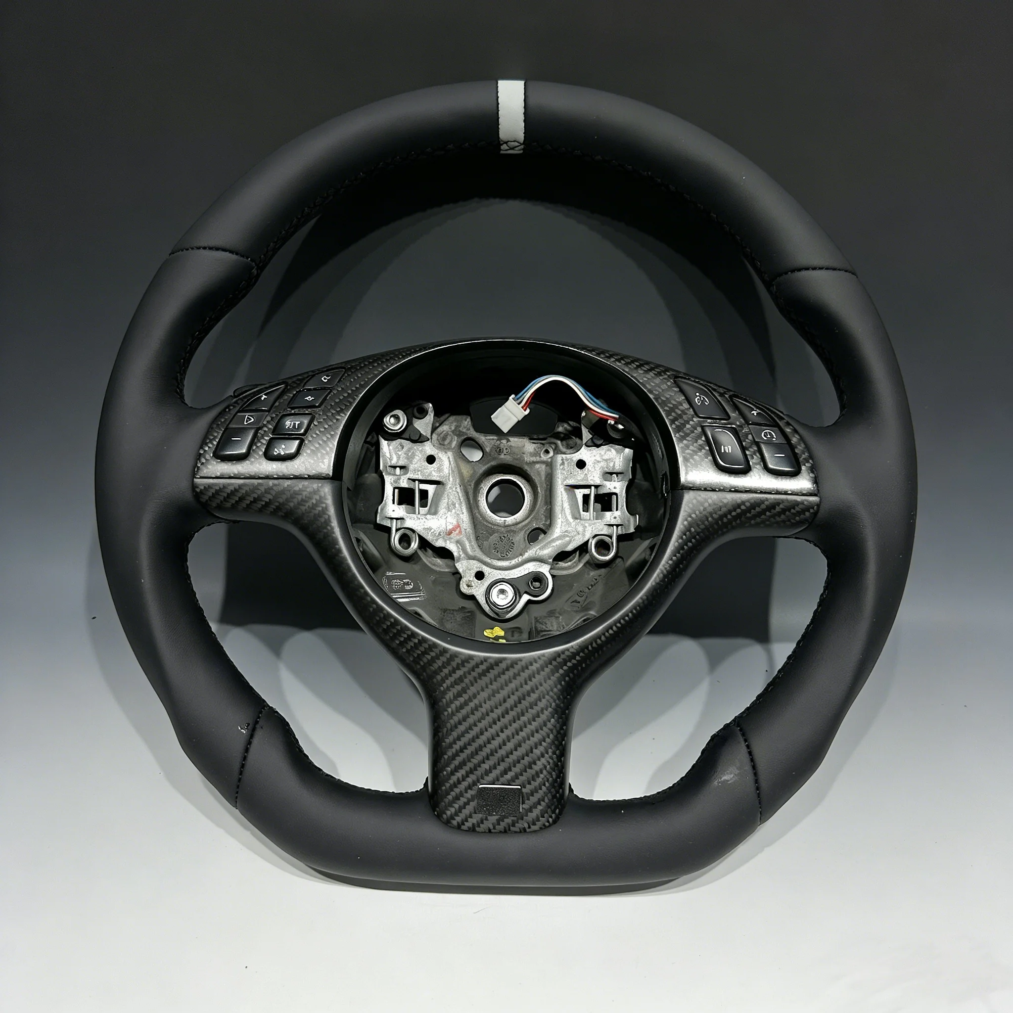 Full Leather with Matte Carbon Fiber Trim for BMW E46 Sport Steering Wheel for BMW E46 E90 E91 E60 E81 E84 Drop Shipping Flat
Full Leather with Matte Carbon Fiber Trim for BMW E46 Sport Steering Wheel for BMW E46 E90 E91 E60 E81 E84 Drop Shipping Flat