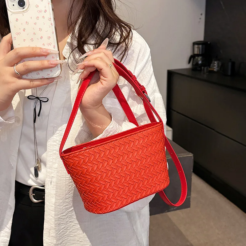 The 2025 Summer New Hand-woven Best-selling Bucket Bag for Women and Women's Commuting Single-shoulder Crossbody Bag
The 2025 Summer New Hand-woven Best-selling Bucket Bag for Women and Women's Commuting Single-shoulder Crossbody Bag