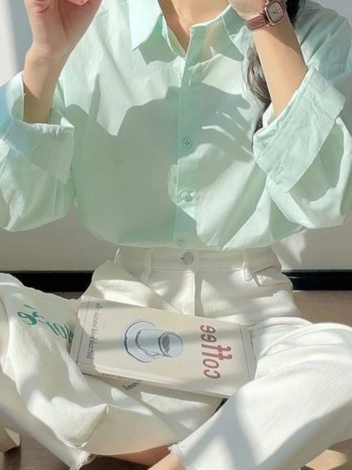 Новая женская рубашка из чистого хлопка с длинным рукавом в корейском стиле: шикарный и универсальный дизайн, хит продаж, весенняя новинка
Новая женская рубашка из чистого хлопка с длинным рукавом в корейском стиле: шикарный и универсальный дизайн, хит продаж, весенняя новинка