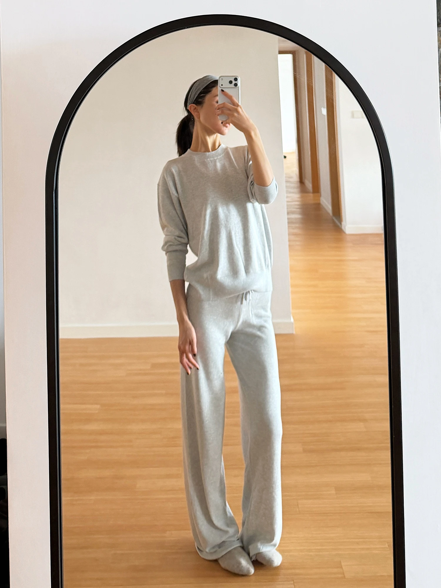 Romantic Studio Casual Pants Loose Straight Cotton Blend Silk Smooth Ladies Fashion Spring Season High Waist Sheep Cashmere
Romantic Studio Casual Pants Loose Straight Cotton Blend Silk Smooth Ladies Fashion Spring Season High Waist Sheep Cashmere
