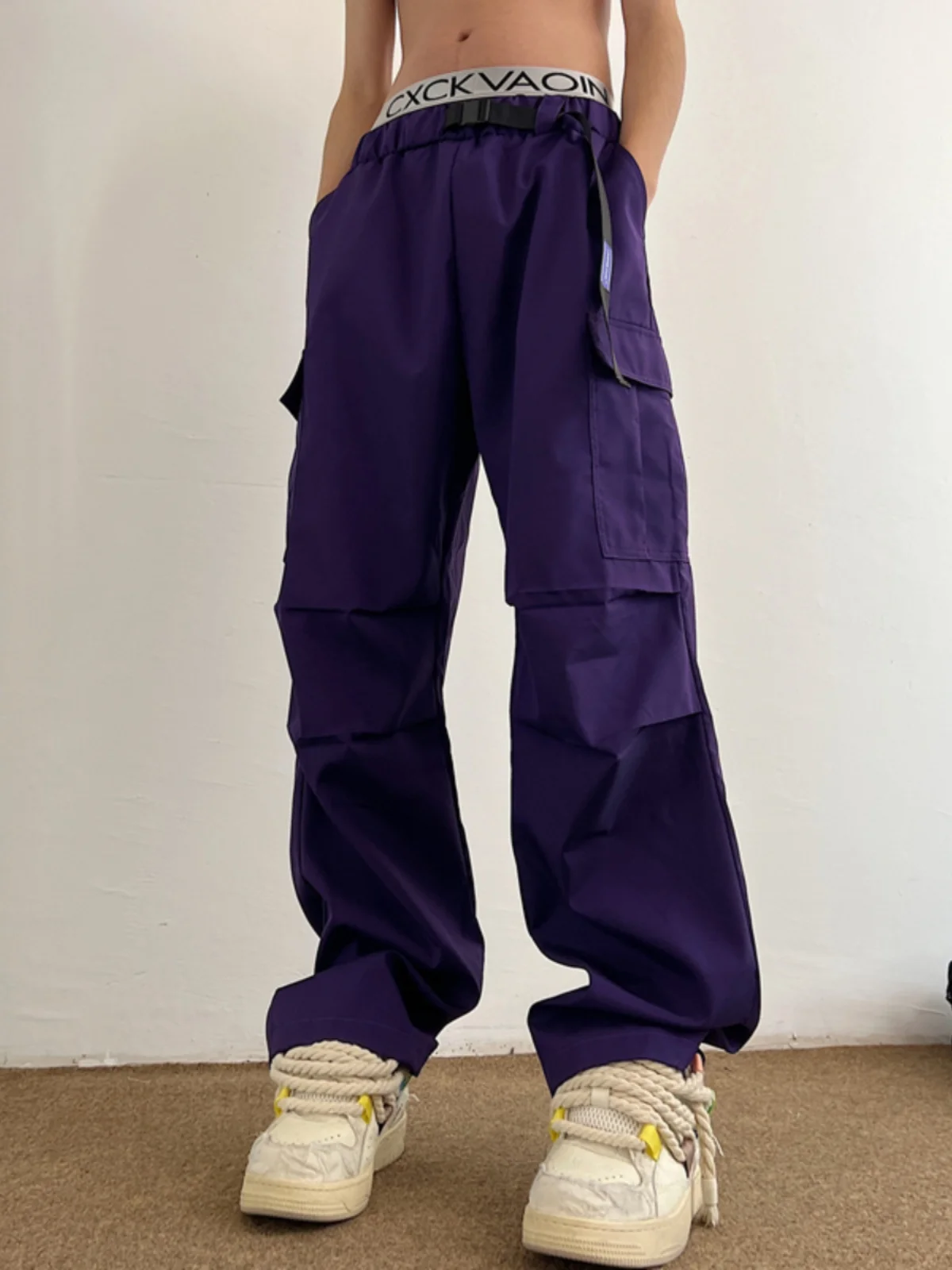 Мужские свободные прямые брюки в рабочем стиле фиолетового цвета, американские модные повседневные брюки на весну с поясом
Мужские свободные прямые брюки в рабочем стиле фиолетового цвета, американские модные повседневные брюки на весну с поясом