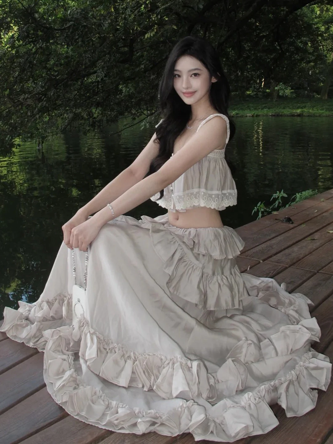 Summer Vacation Style Women's Cake Skirt Set with Lace Trim Halter Top High Waist Skirt Two-Piece Ensemble Casual Fashion
Summer Vacation Style Women's Cake Skirt Set with Lace Trim Halter Top High Waist Skirt Two-Piece Ensemble Casual Fashion