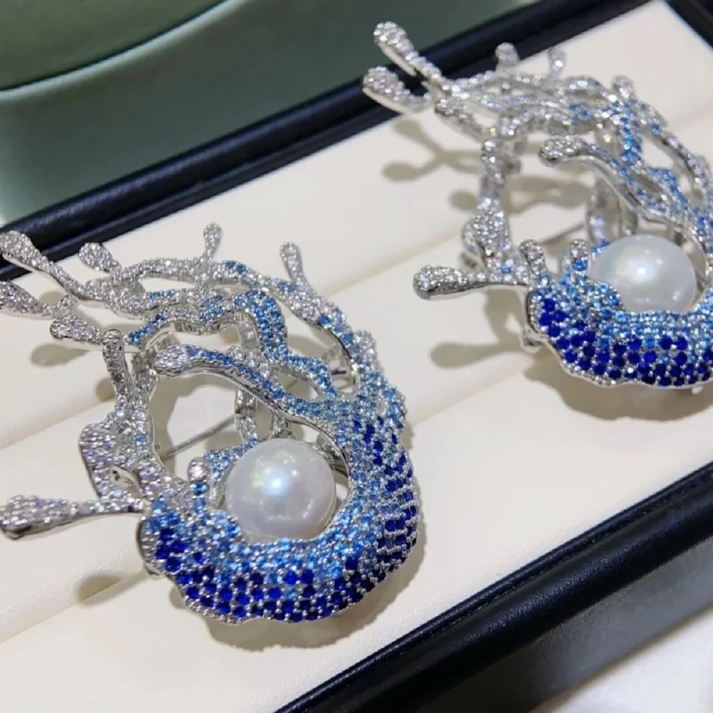 Small niche style micro inlaid zircon shaped brooch, temperament pearl retro brooch, suitable for both menand women AAA11-12mm
Small niche style micro inlaid zircon shaped brooch, temperament pearl retro brooch, suitable for both menand women AAA11-12mm