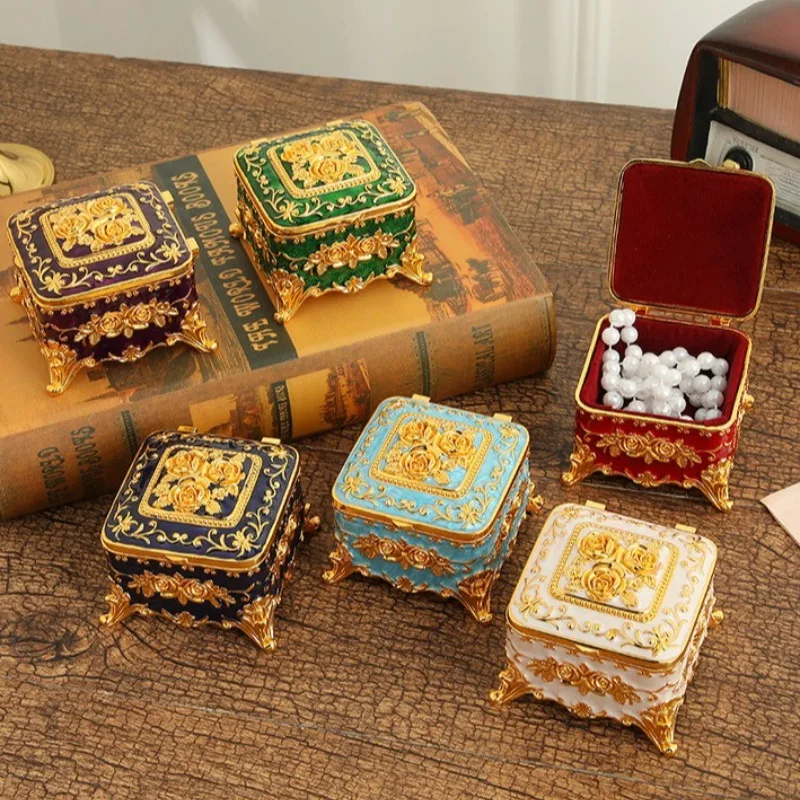 1pc Jewelry Box European Retro Metal Enamel Craft Exquisite Storage Case For Necklace Ornaments Luxury Home Decor Container
1pc Jewelry Box European Retro Metal Enamel Craft Exquisite Storage Case For Necklace Ornaments Luxury Home Decor Container