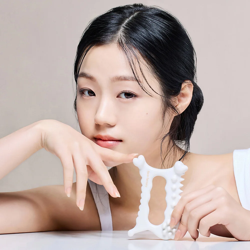 Керамический скребок Гуаша D-tok (Корея) для массажа лица и головы, инструмент для косметических процедур
Керамический скребок Гуаша D-tok (Корея) для массажа лица и головы, инструмент для косметических процедур