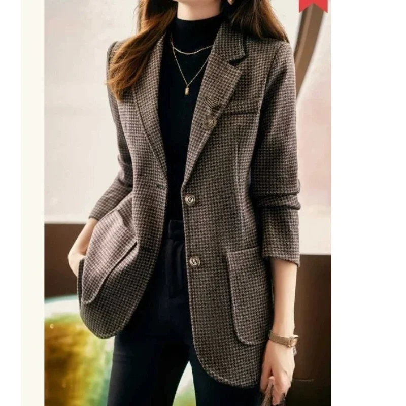 Women's Xiaoxiangfeng Autumn and Winter New High-end Temperament Commuting Casual Thick Suit Top 2026 Woolen Plaid Small Blazer
Women's Xiaoxiangfeng Autumn and Winter New High-end Temperament Commuting Casual Thick Suit Top 2026 Woolen Plaid Small Blazer