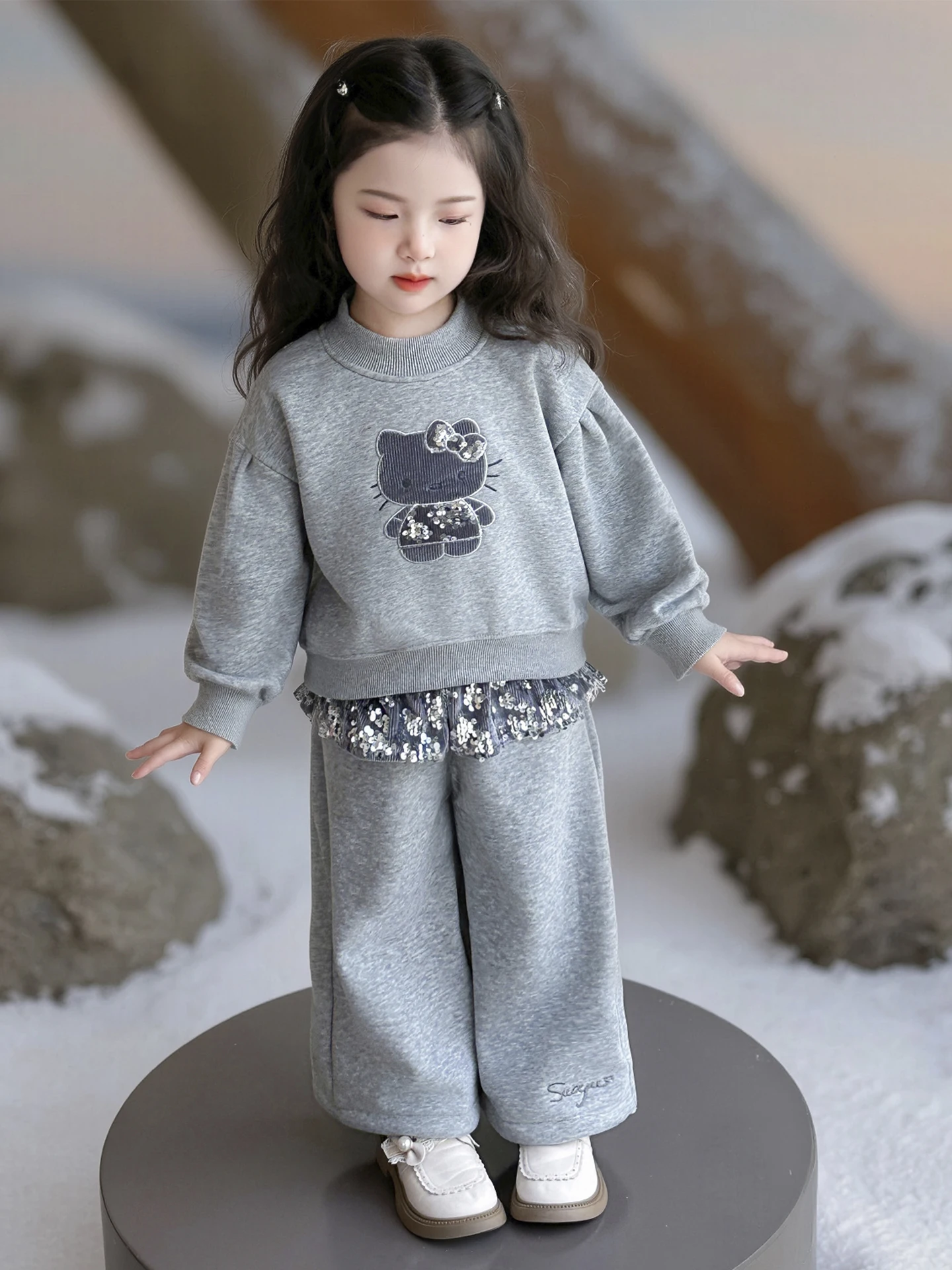 Girls Fce Lined Sportswear Set Thiened Sweatirts Cute Little Girl Winter Clothes Long Pants round Ne Hoodie Two Piec...
Girls Fce Lined Sportswear Set Thiened Sweatirts Cute Little Girl Winter Clothes Long Pants round Ne Hoodie Two Piec...