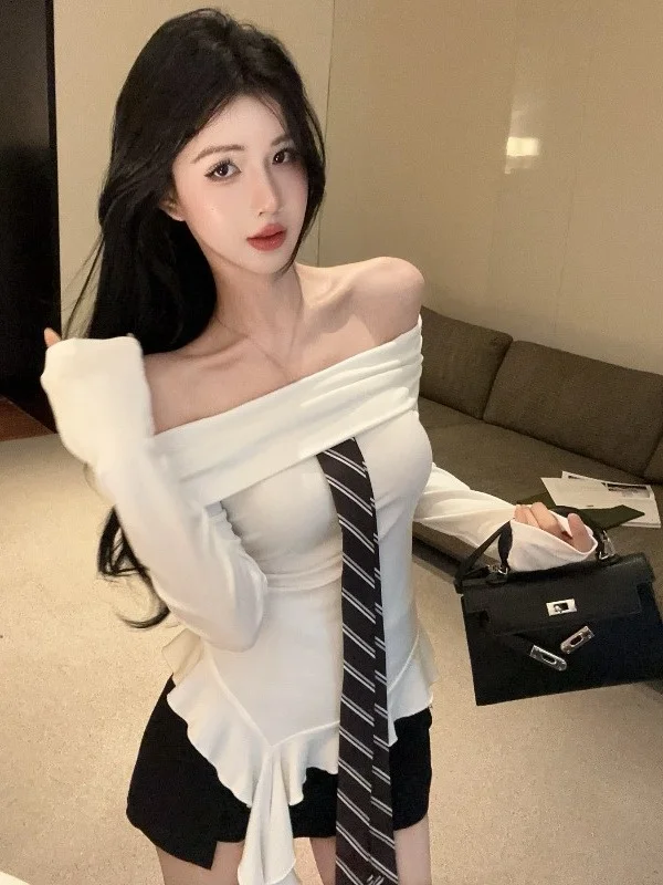 Slim Fit Long Sleeve One Shoulder T-Shirt Women's Base Layer Top with Ruffle Design High Waist Knitted Fashion Citywalk Autumn
Slim Fit Long Sleeve One Shoulder T-Shirt Women's Base Layer Top with Ruffle Design High Waist Knitted Fashion Citywalk Autumn