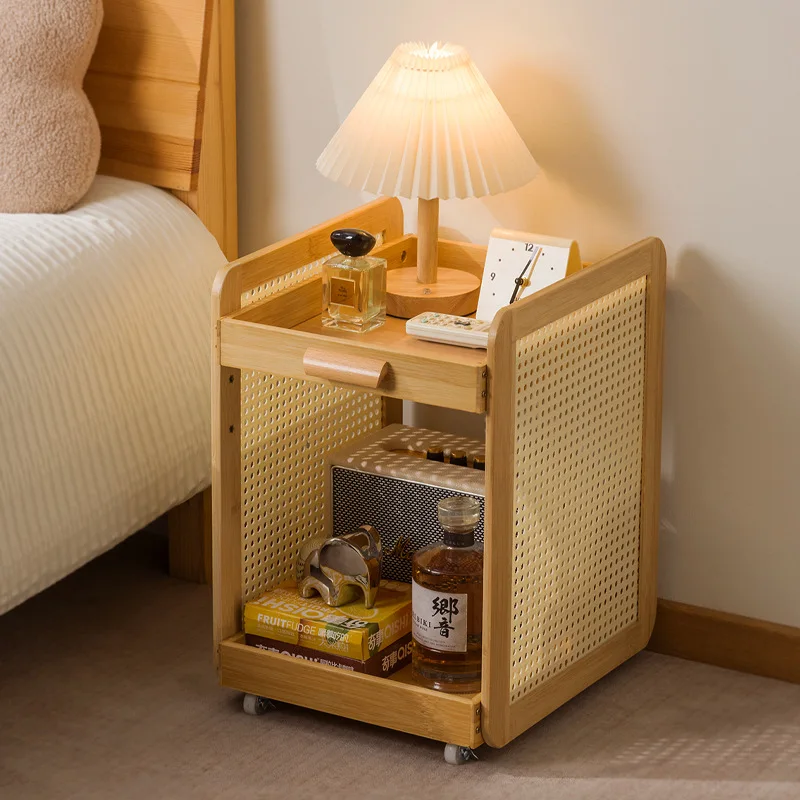 Bedside tables are simple, modern shelves, small cabinets, bedside cabinets, storage, rental room, and removable.
Bedside tables are simple, modern shelves, small cabinets, bedside cabinets, storage, rental room, and removable.