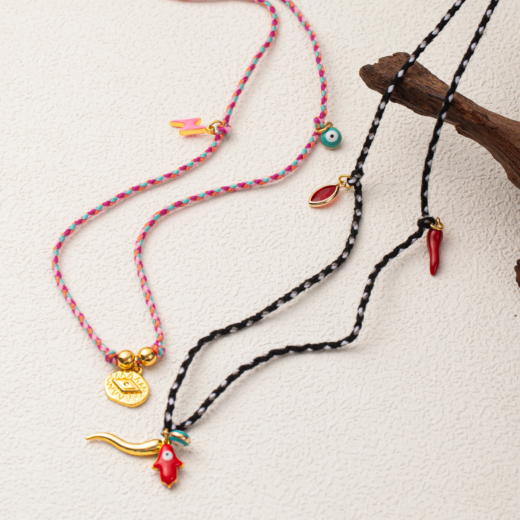 Women's cotton rope neck necklace with pendant jewelry, pepper evil eye charm, high-quality gold-plated color preservation
Women's cotton rope neck necklace with pendant jewelry, pepper evil eye charm, high-quality gold-plated color preservation