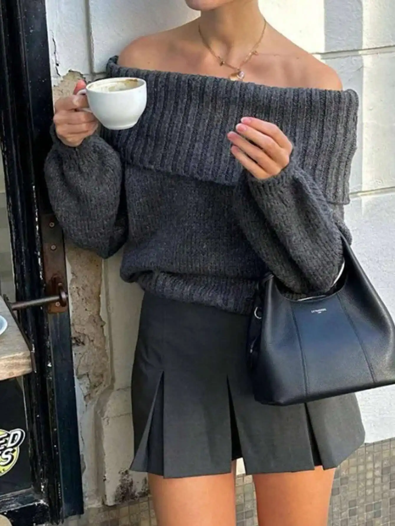 Женский свитер с открытыми плечами, вязаный в рубчик, свободного кроя, с длинными рукавами, для осенне-зимнего повседневного образа
Женский свитер с открытыми плечами, вязаный в рубчик, свободного кроя, с длинными рукавами, для осенне-зимнего повседневного образа