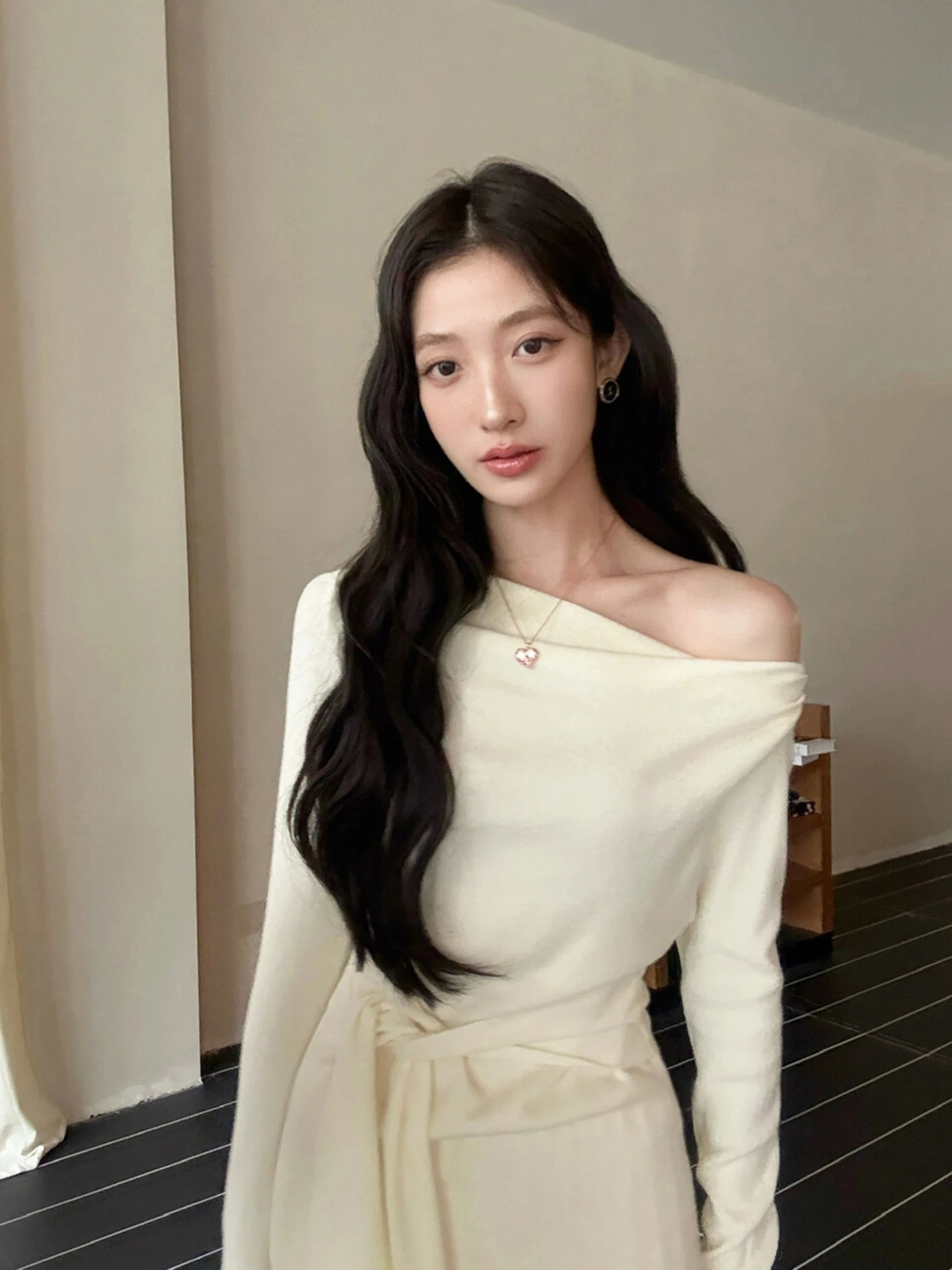 Elegant Gentle Shoulder Bared Knitted Top Women's Winter New Style Pure Desire Wrap around Tie Waist Base Layer Top
Elegant Gentle Shoulder Bared Knitted Top Women's Winter New Style Pure Desire Wrap around Tie Waist Base Layer Top